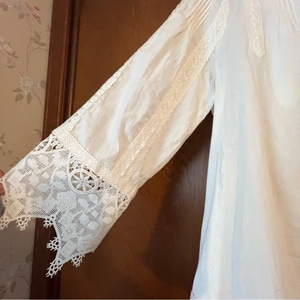 Soft Surroundings EUC Cream Lace Accent Top Medium - Picture 6 of 9